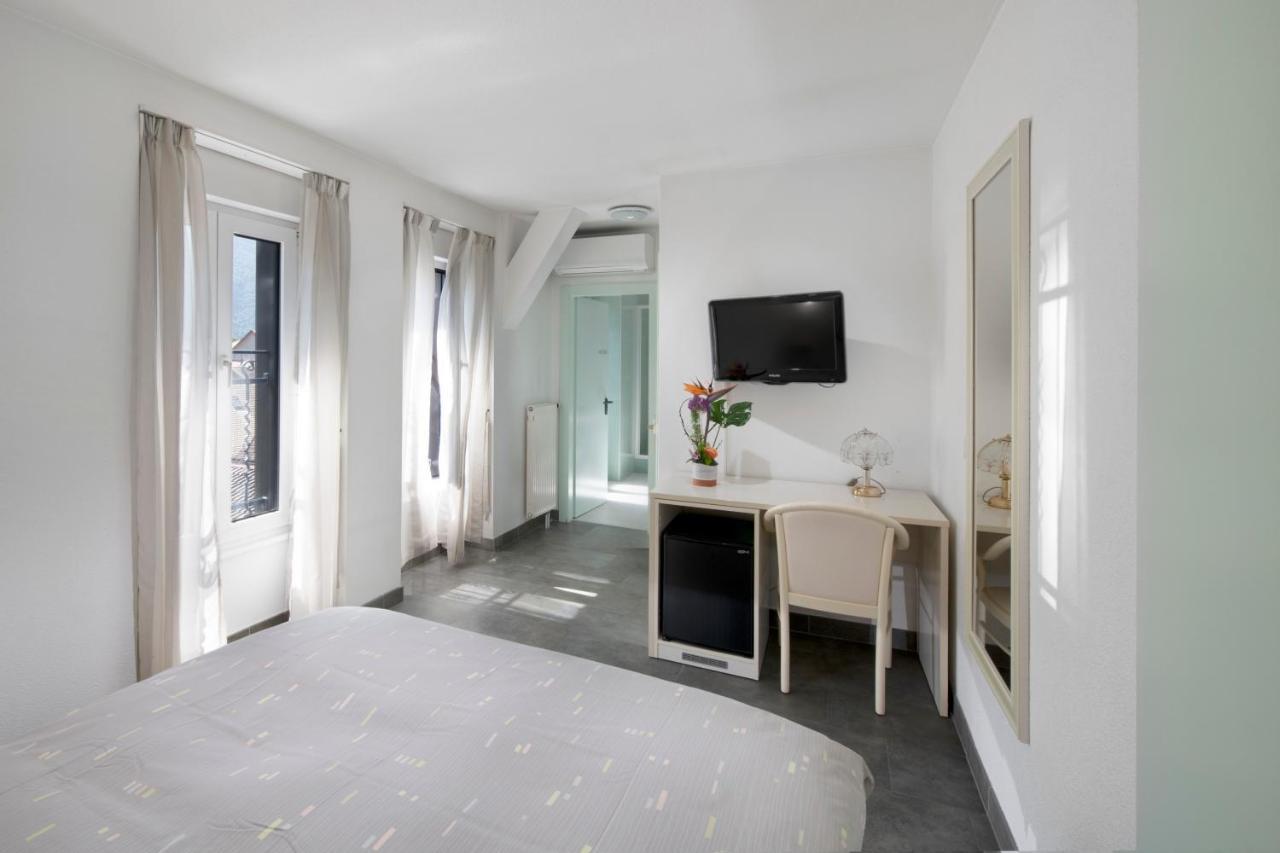 Hotel Du Port Villeneuve Kültér fotó