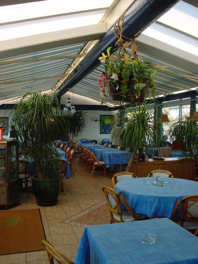 Hotel Du Port Villeneuve Kültér fotó