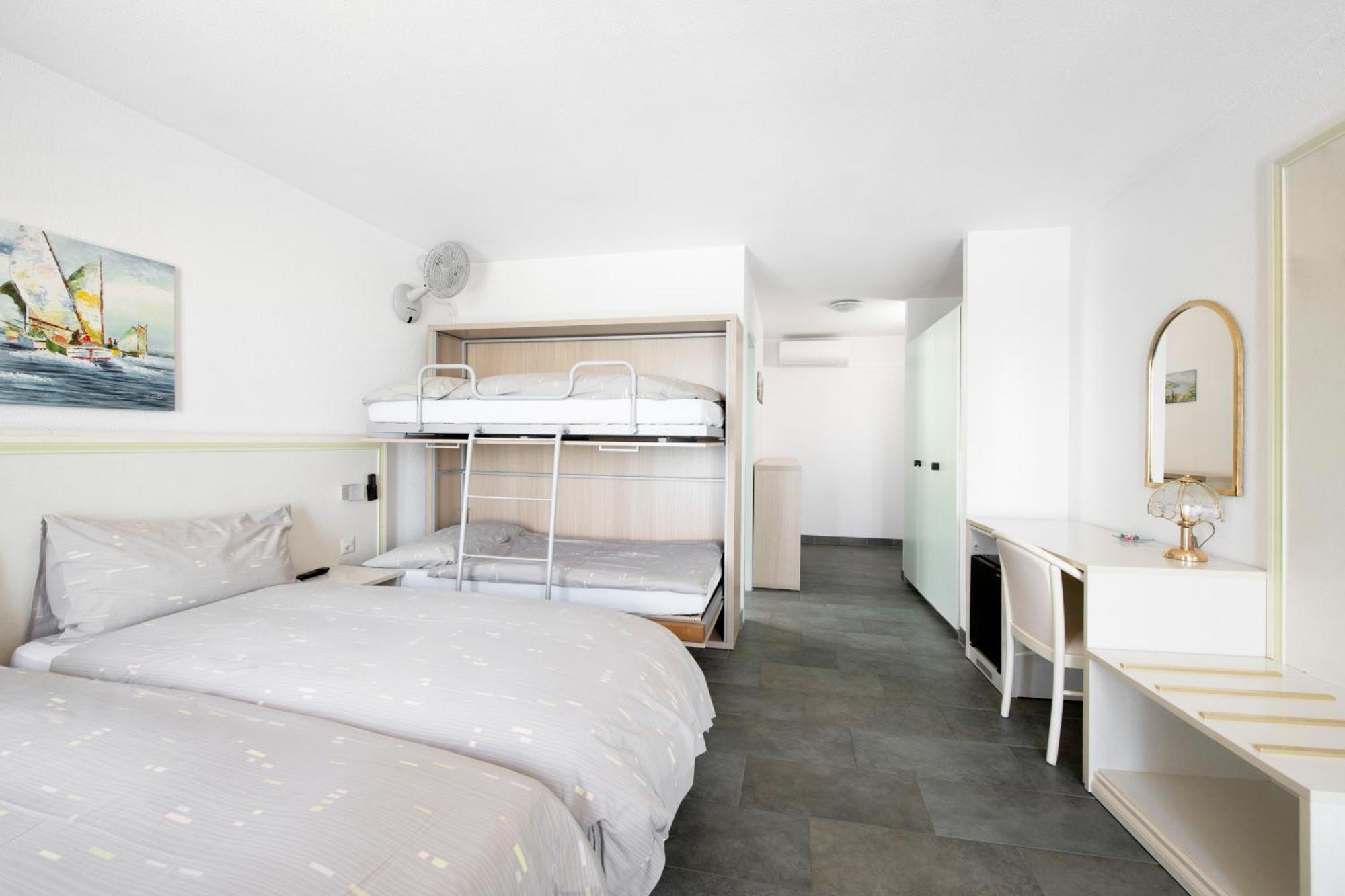 Hotel Du Port Villeneuve Kültér fotó