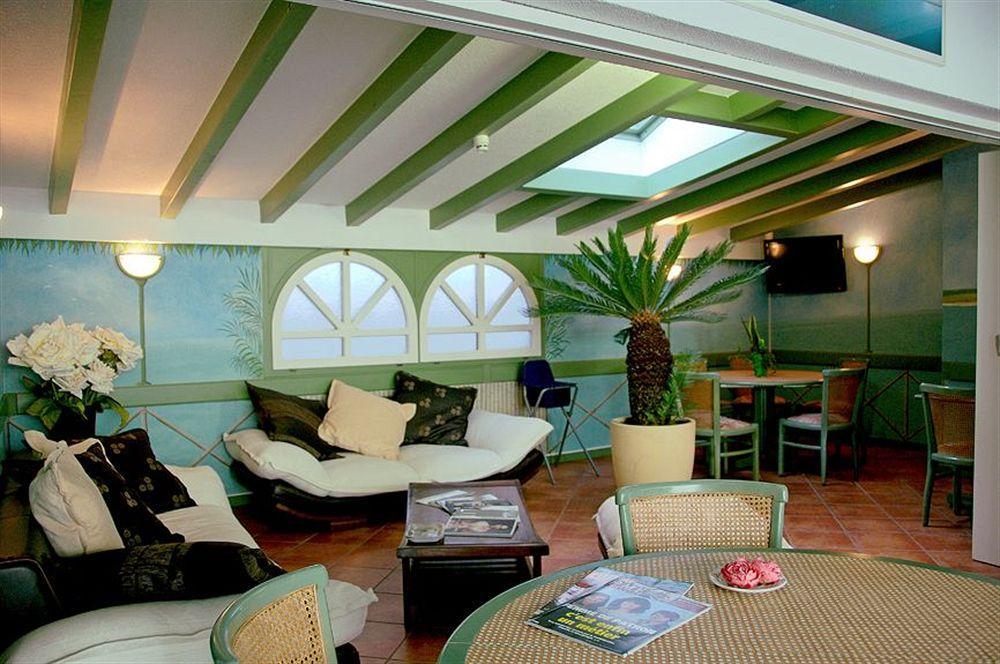 Hotel Du Port Villeneuve Kültér fotó
