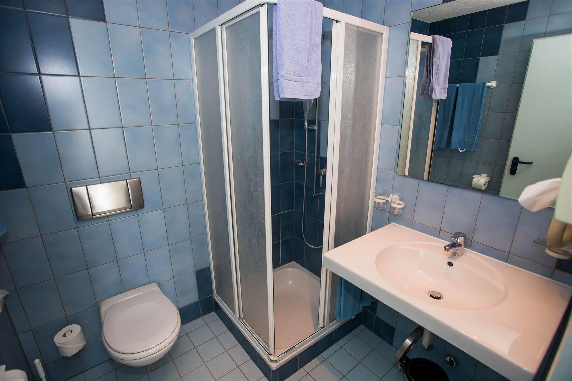 Hotel Du Port Villeneuve Kültér fotó