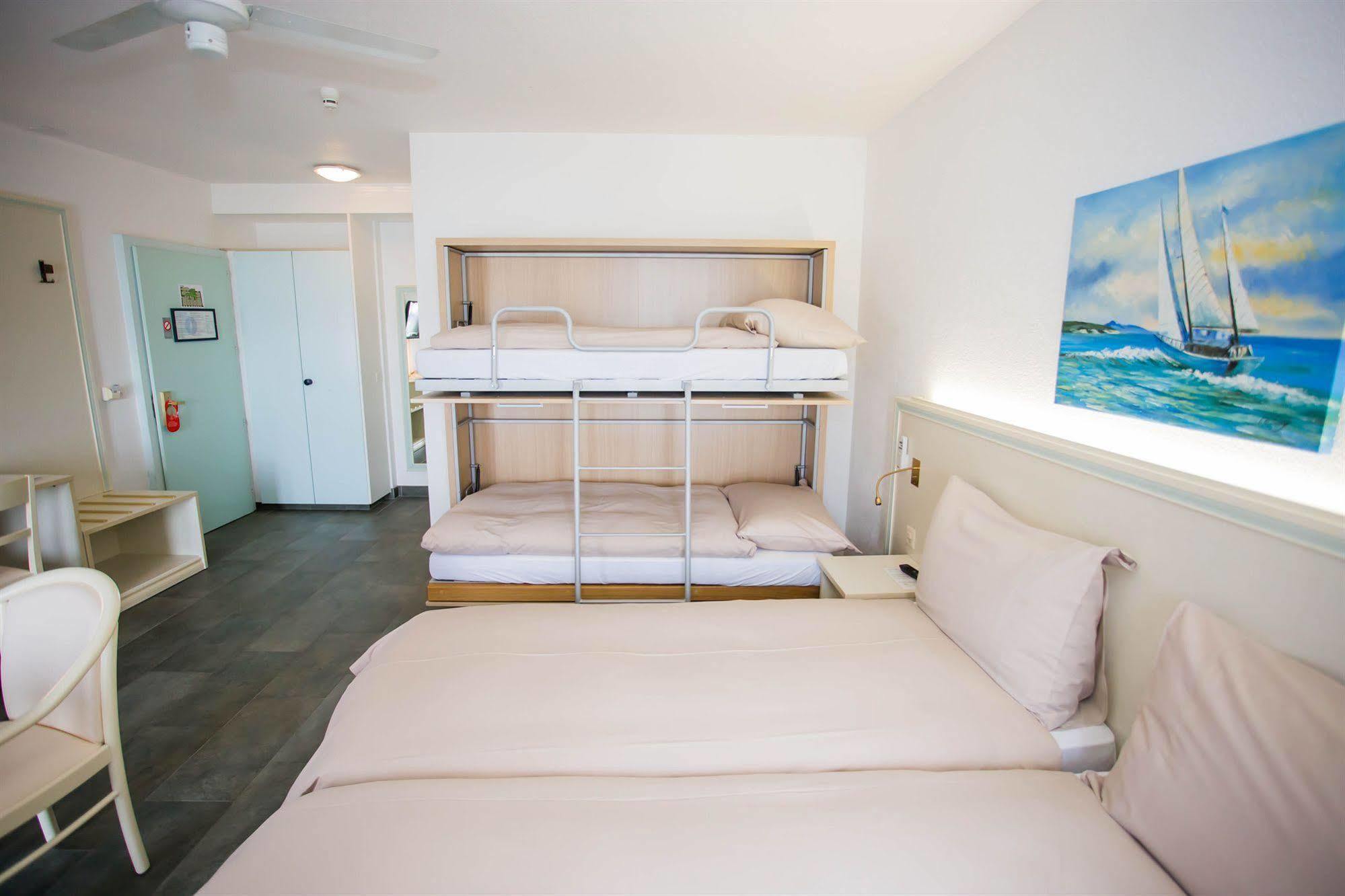 Hotel Du Port Villeneuve Kültér fotó