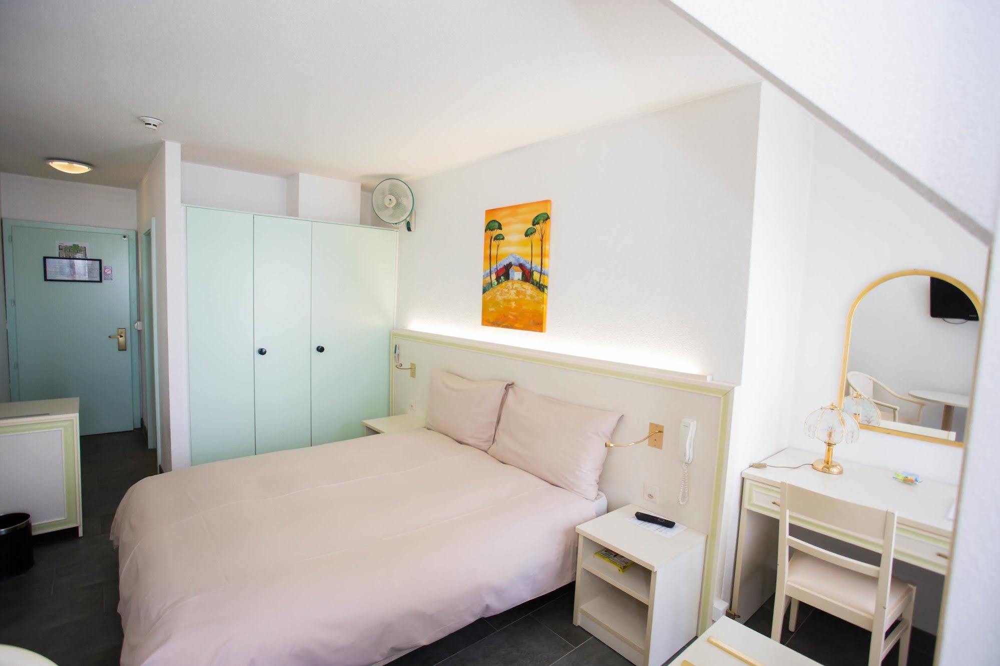 Hotel Du Port Villeneuve Kültér fotó