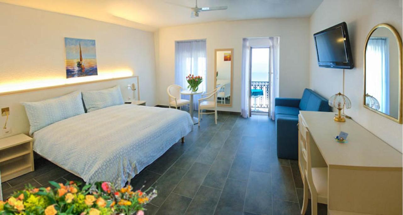 Hotel Du Port Villeneuve Kültér fotó